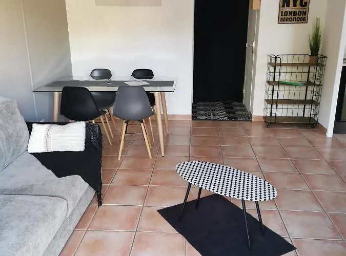 Apartment La De La